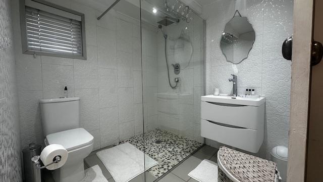 7 Bedroom Property for Sale in Waverley Free State